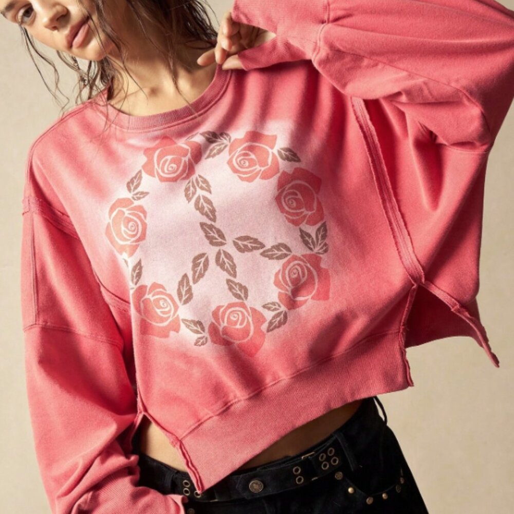 BOUTIQUE HI-LO ROSE PEACE SIGN DISTRESSED TOP